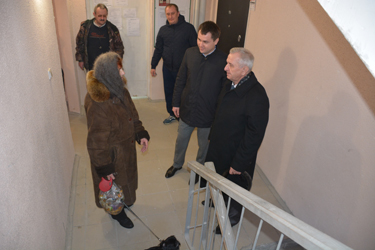 Депутаты осмотрели многоквартирные дома, построенные в рамках программы по переселению